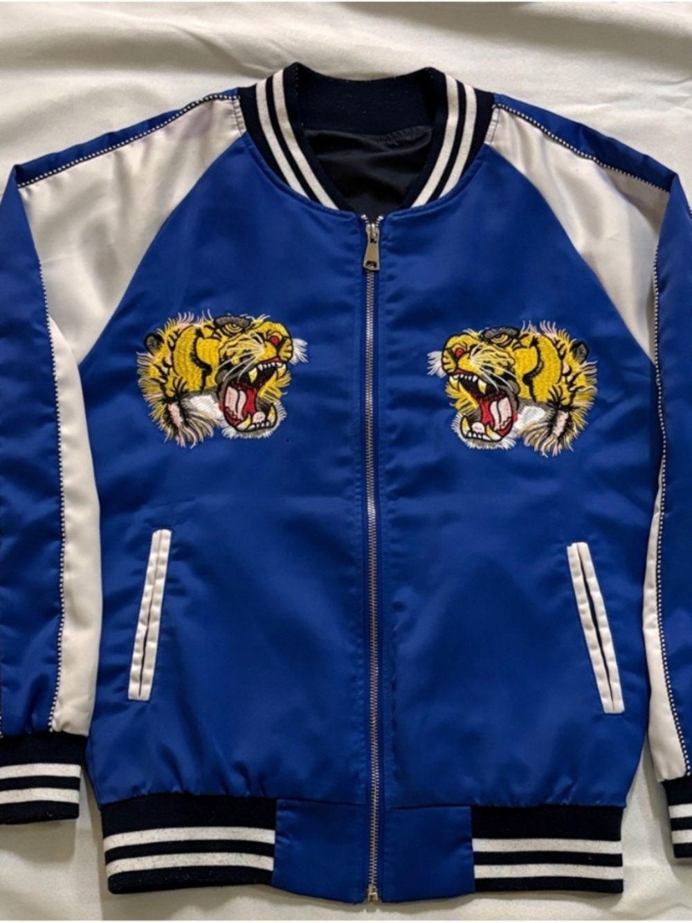 BLUE AND WHITE BOMBER JACKET WITH TINGER EMBROIDERY SIZE : M